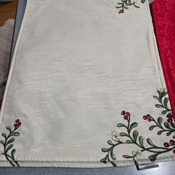 Holiday Placemats lot - Picture 2 of 5